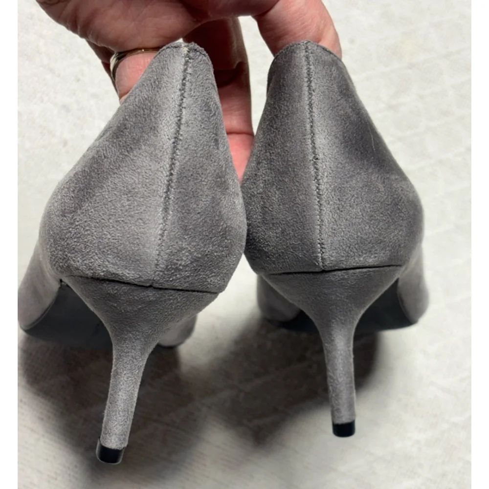 NIB French Connection Kate Grey Suede Kitten Heel Pointed Toe Pumps Size 11